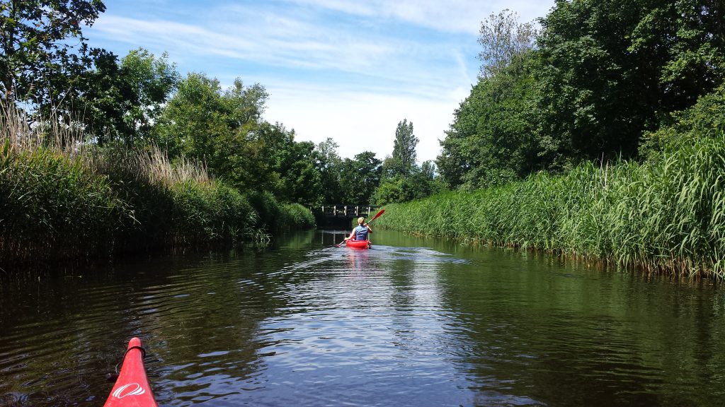 Kanovaren door de sloten van Den Helder bij Kanoverhuur Den Helder